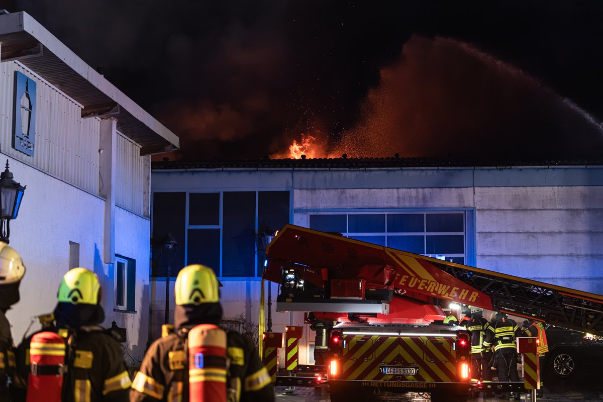 Im Blaulichtbereich – Pressefotograf Blaulicht NB Autofokus