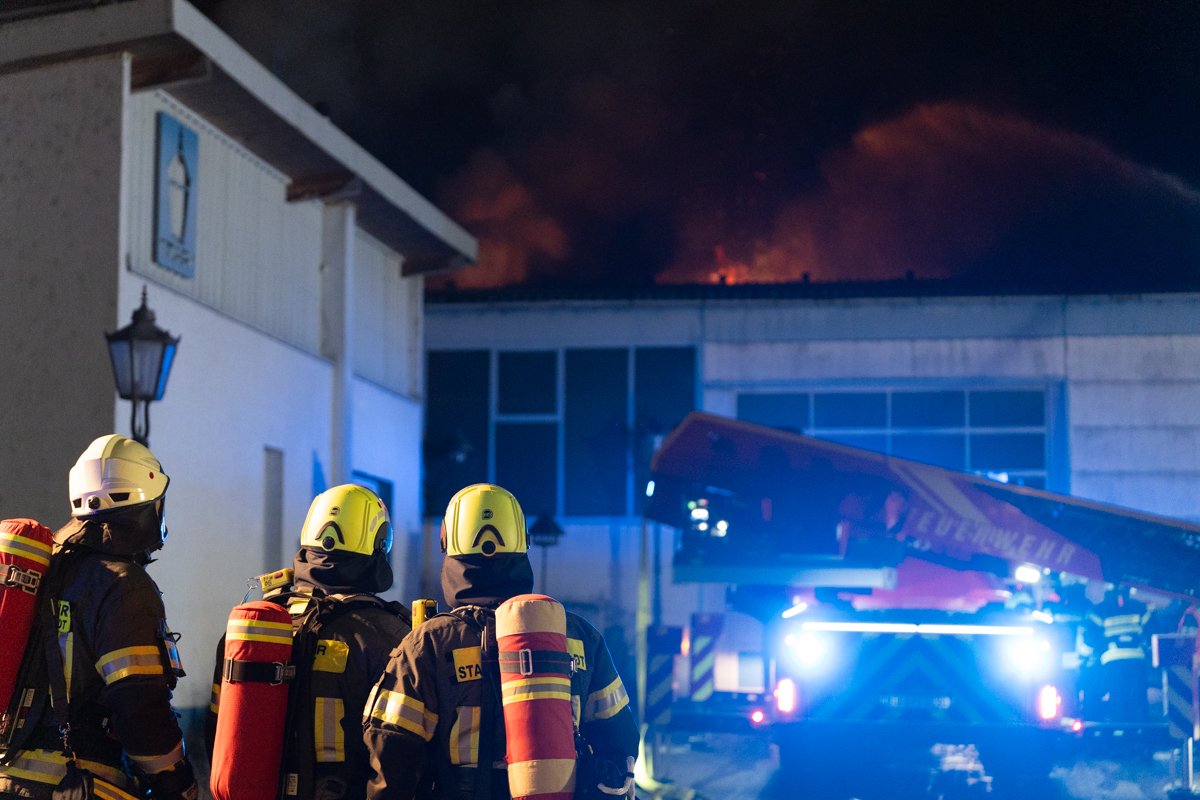 Im Blaulichtbereich – Pressefotograf Blaulicht NB Autofokus