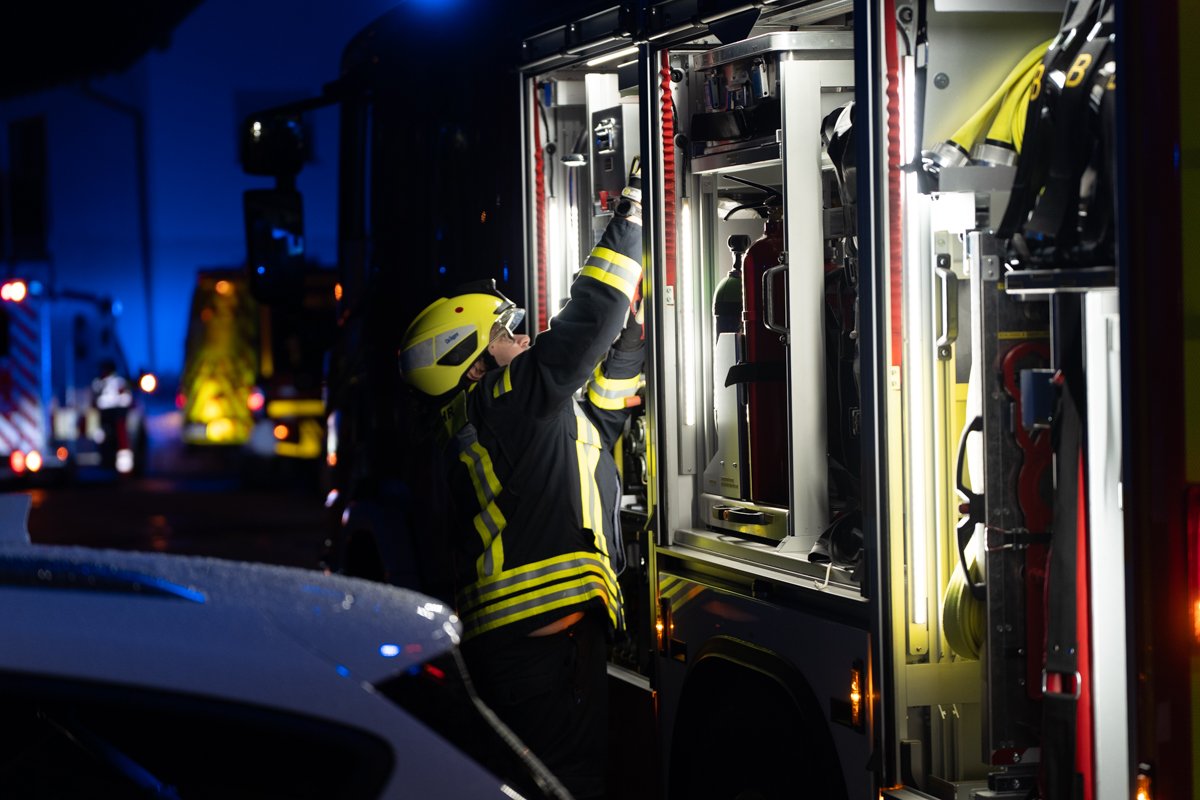 Im Blaulichtbereich – Pressefotograf Blaulicht NB Autofokus